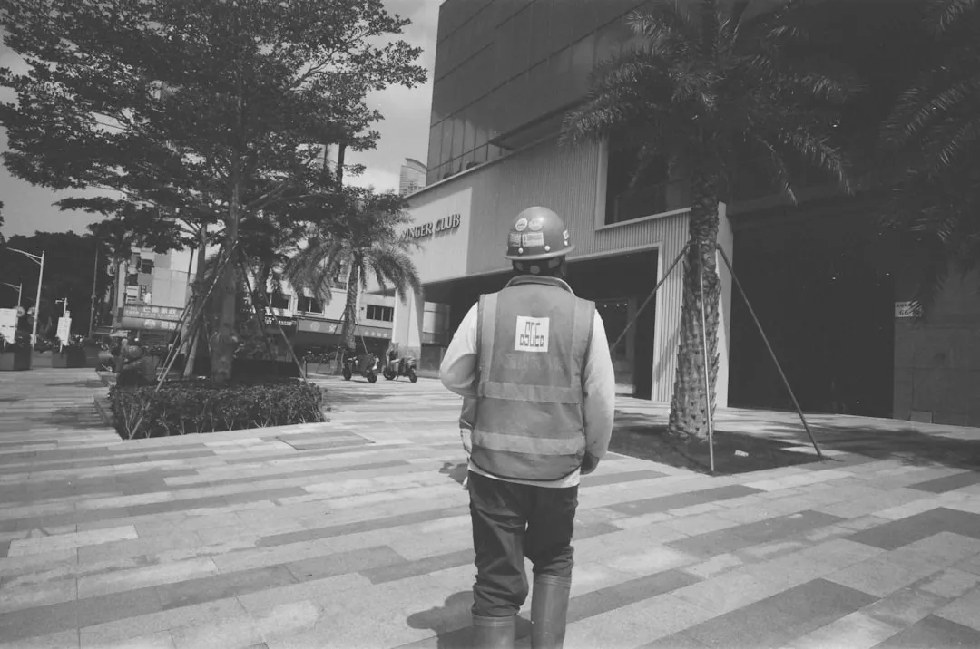 2024年劳保用品采购清单:工厂安全防护装备配置要点解析正文配图 2