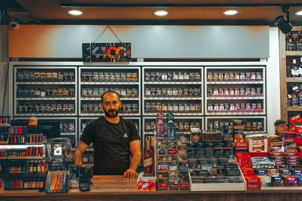 劳保用品与仓储设备如何协同配置：工地安全防护方案设计解析